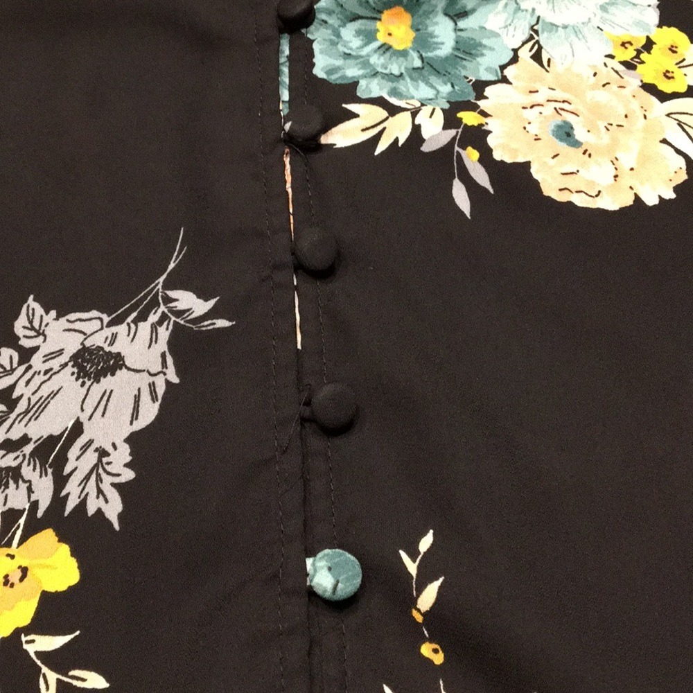 Torrid Whisigoth Floral V-Neck Button Front Blouse Size 0/XL - Picture 7 of 10